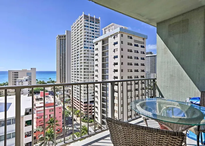 15Th Floor Condo With Lanai, 2 Blocks To Beach!